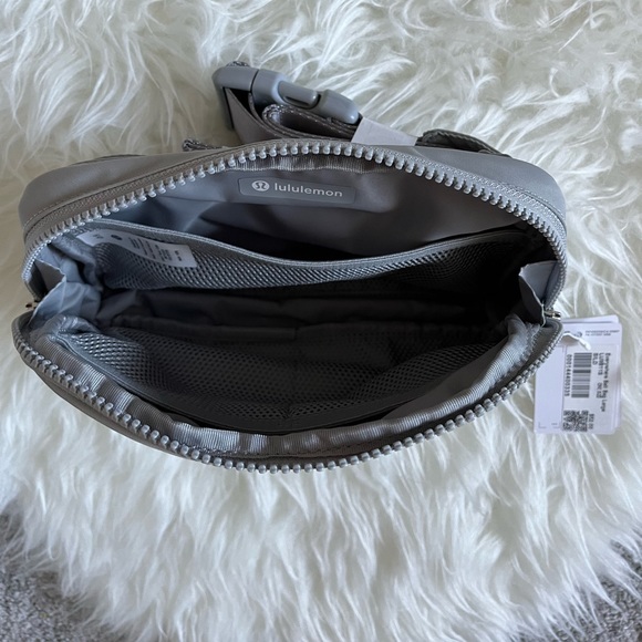 RARE New Release - Lululemon Everywhere Belt Bag LARGE 2L - Silver Drop 🦄 - Picture 4 of 4